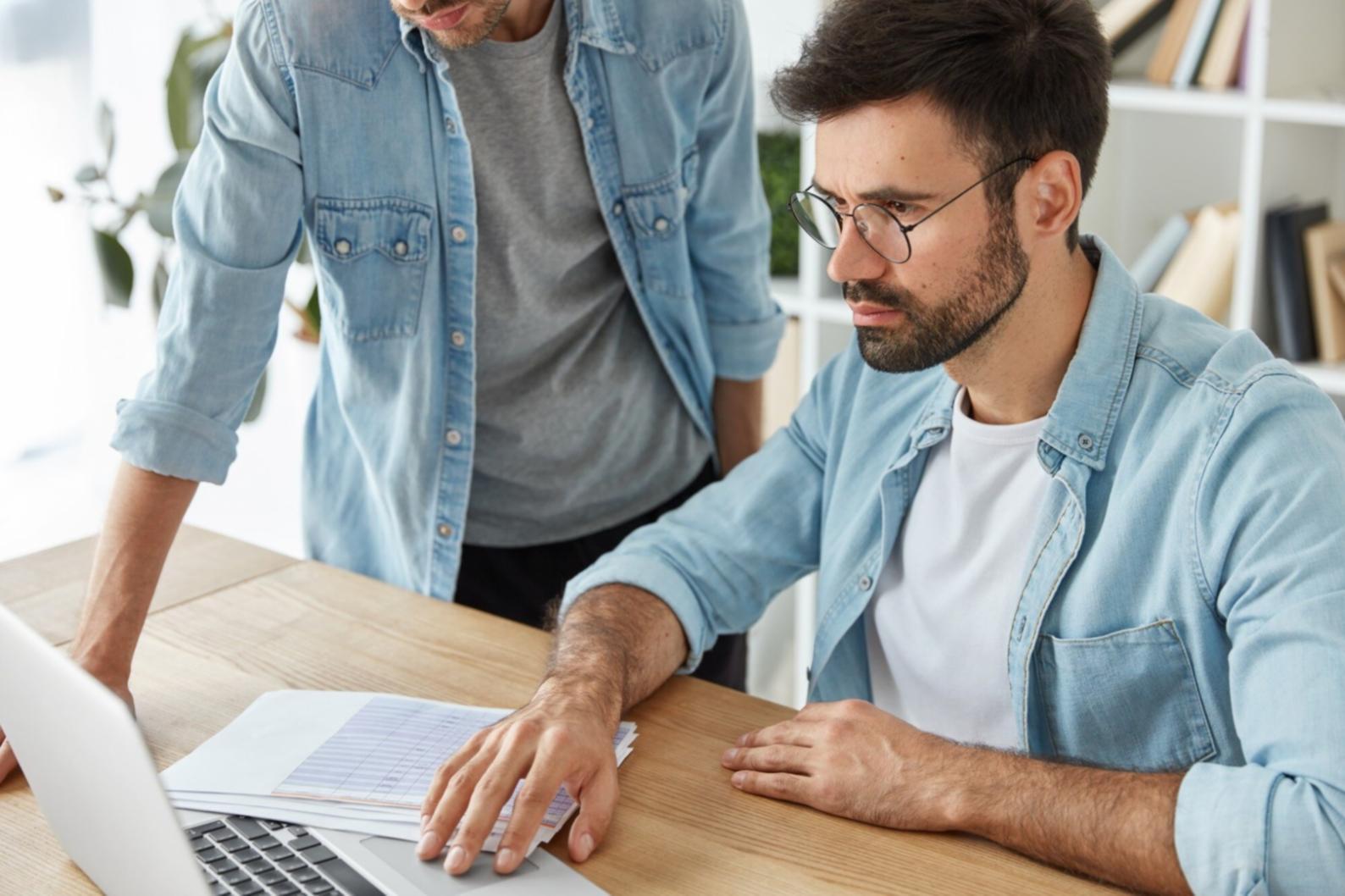 Equipo de floraxenti trabajando en planificación financiera personalizada